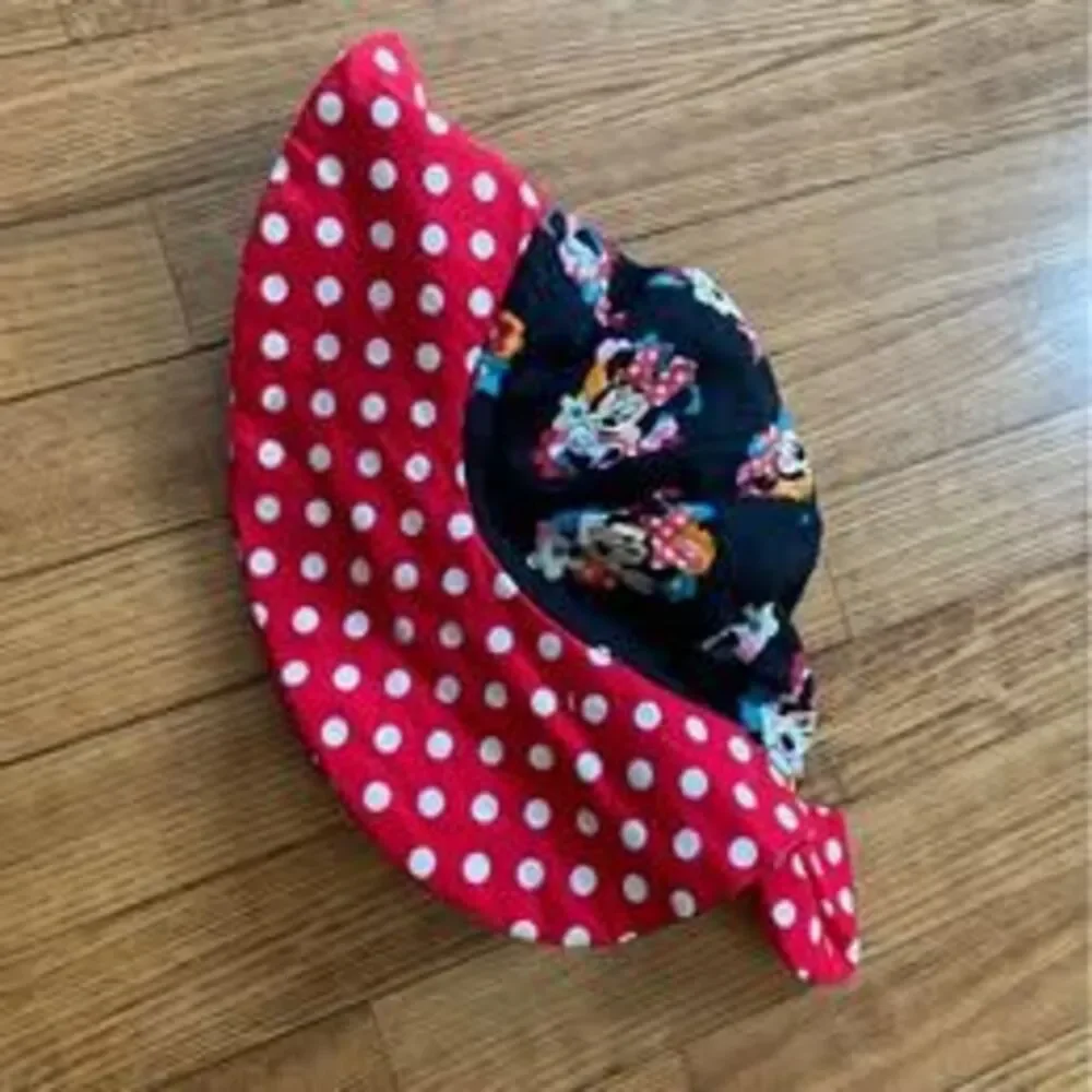 Handmade Minnie Mouse Disney hat for toddler to little kids - like new!